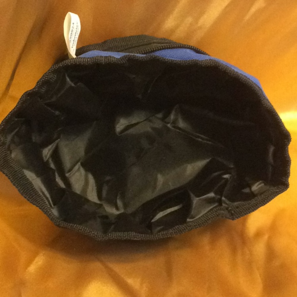Pet foldable bowl with hook & loop closure, NWT